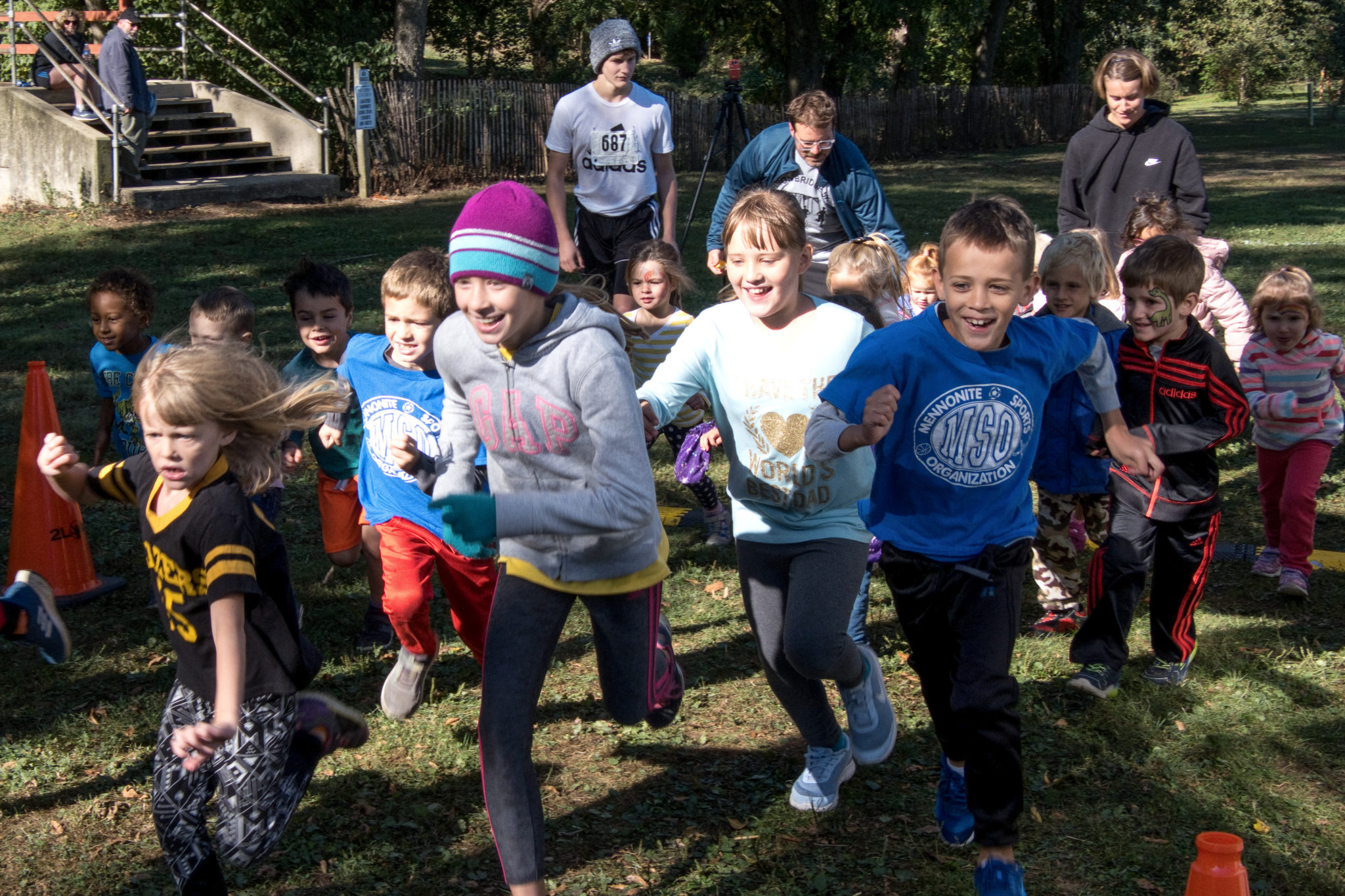 students running in the Iron bridge Fun Run on the course