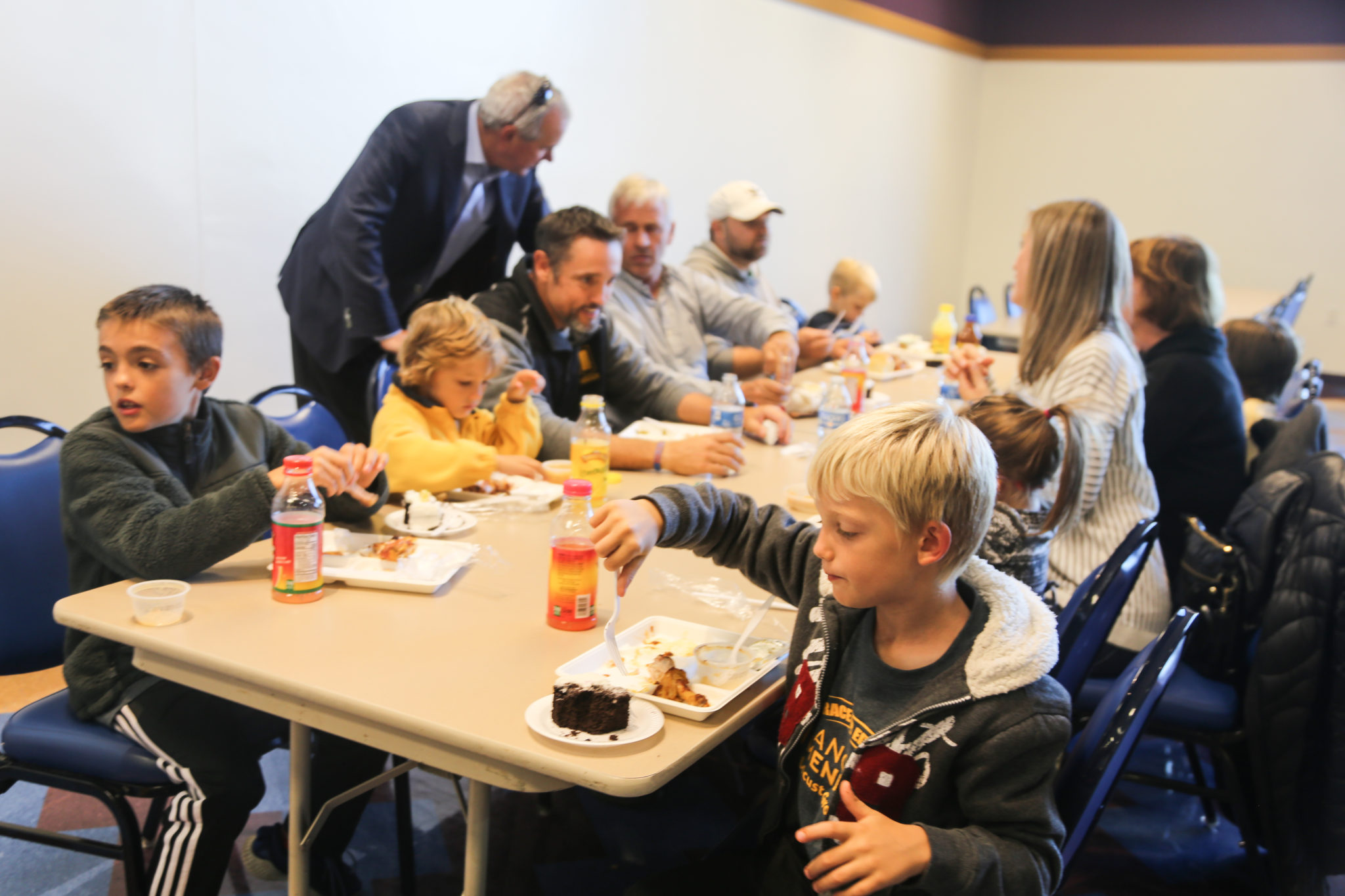 dining hall full of people eating dinner during homecoming 2019