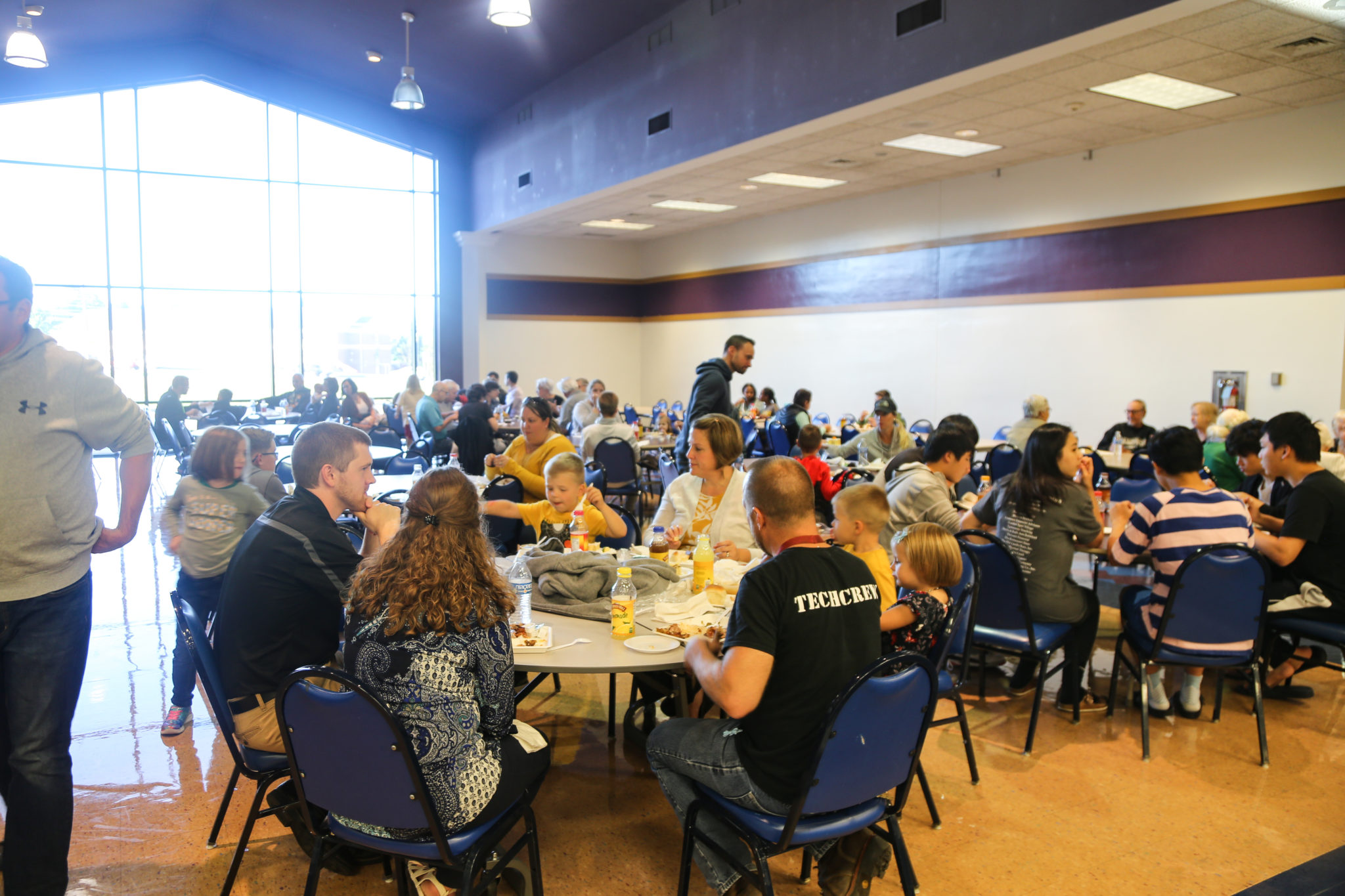 dining hall full of people eating dinner during homecoming 2019