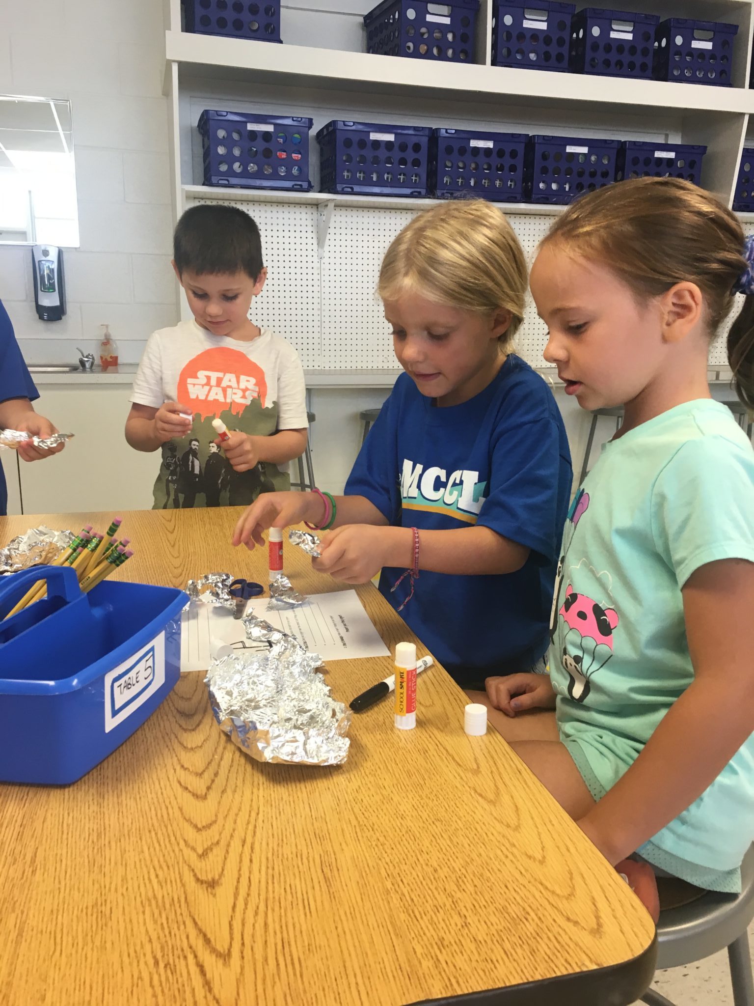 students building with tooth picks and candy