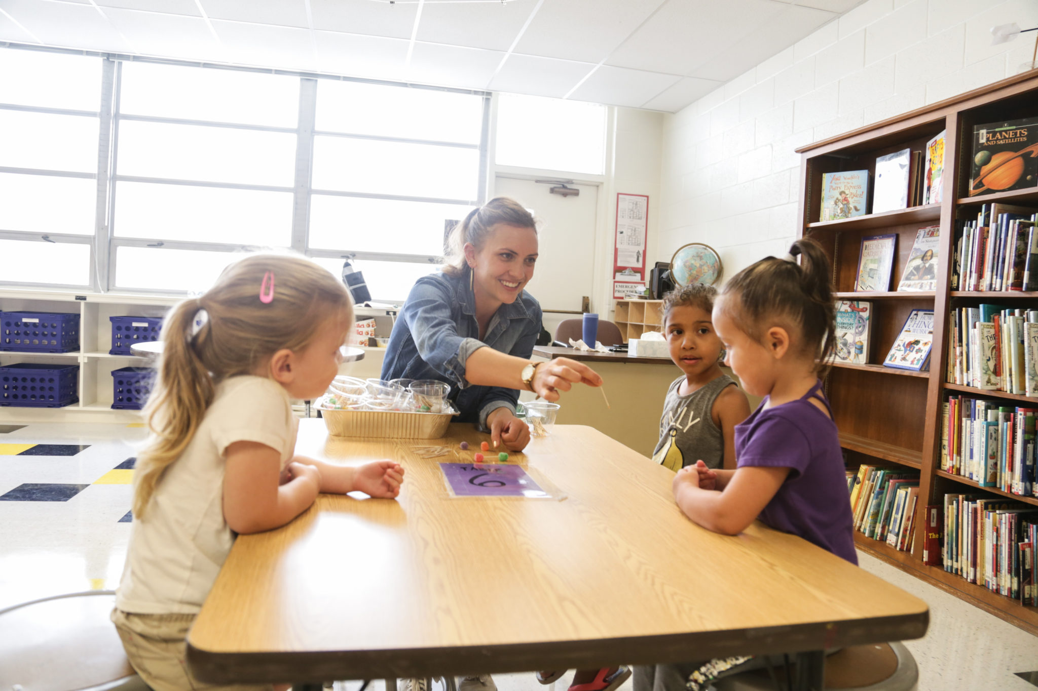 students building with tooth picks and candy