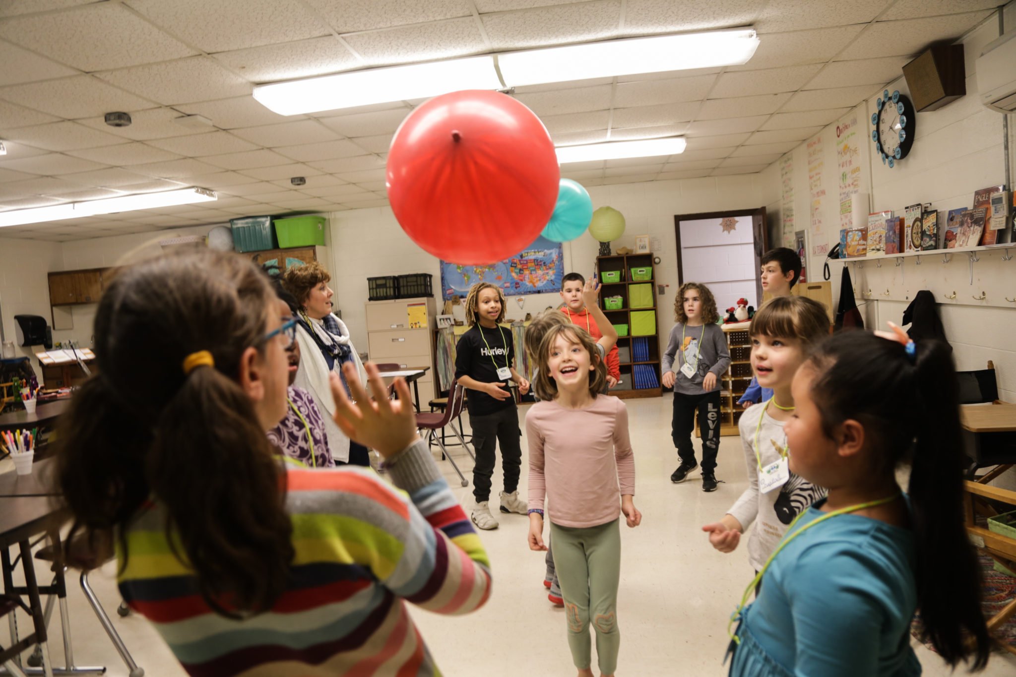 Students dancing in jugamos club