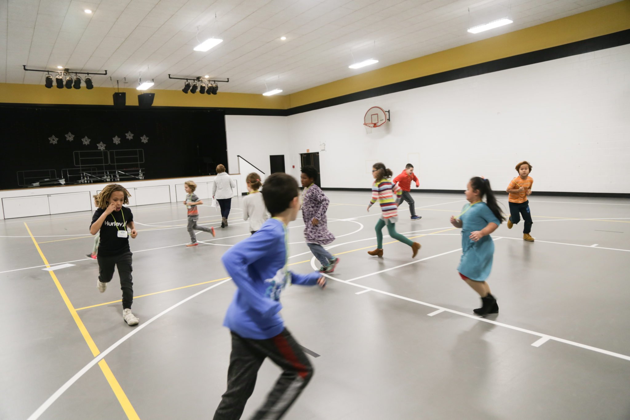 Students dancing in jugamos club