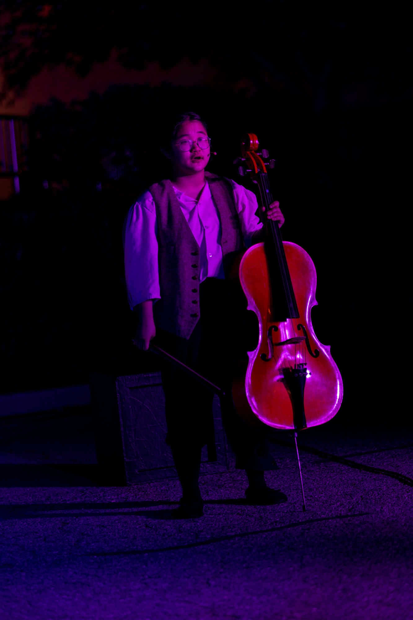 sarah baak playing chello
