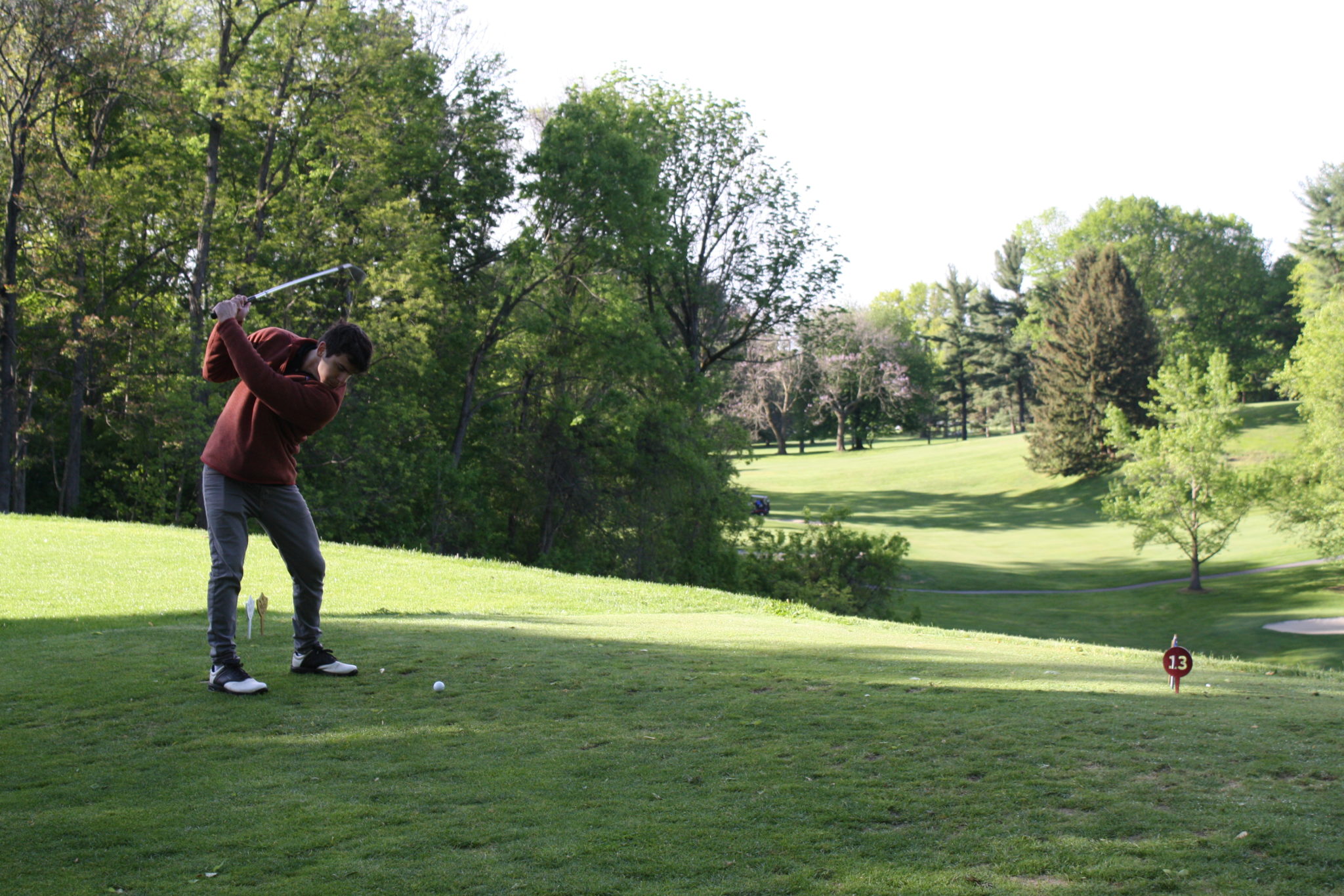 a man tee-ing up