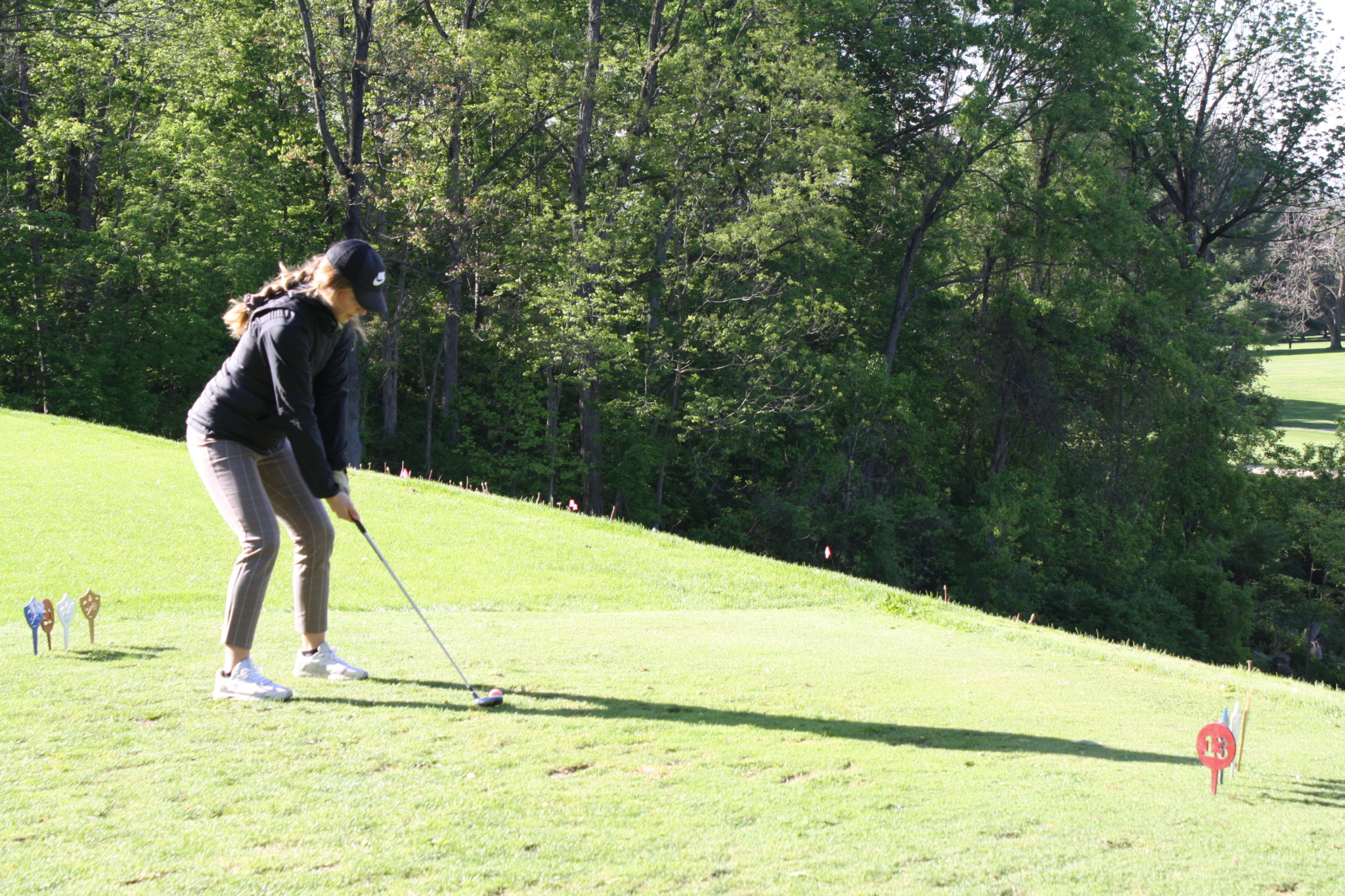 a woman tee-ing up