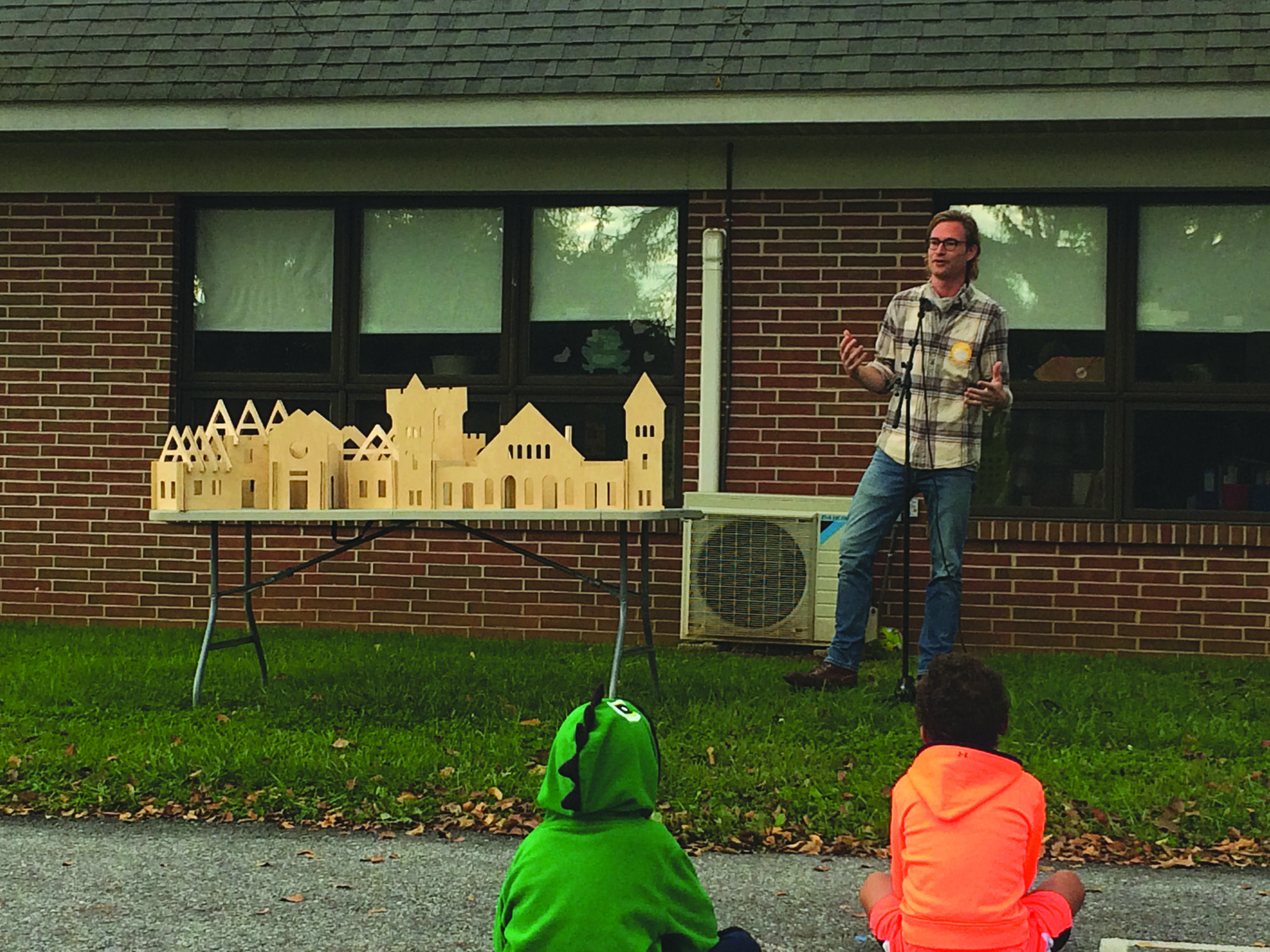 jesse pellman speaking to elementary students