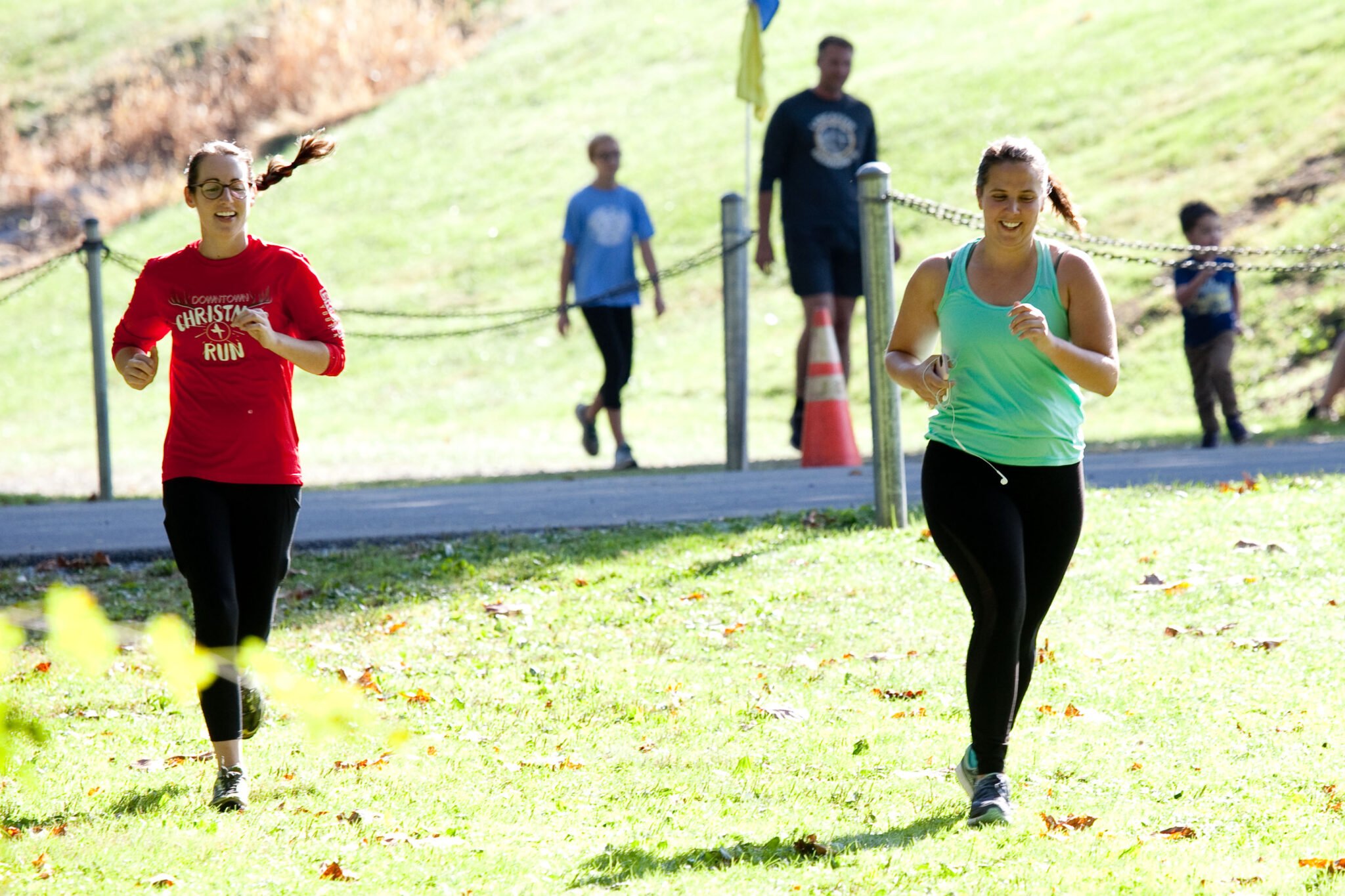 People running in the Iron Bridge Run