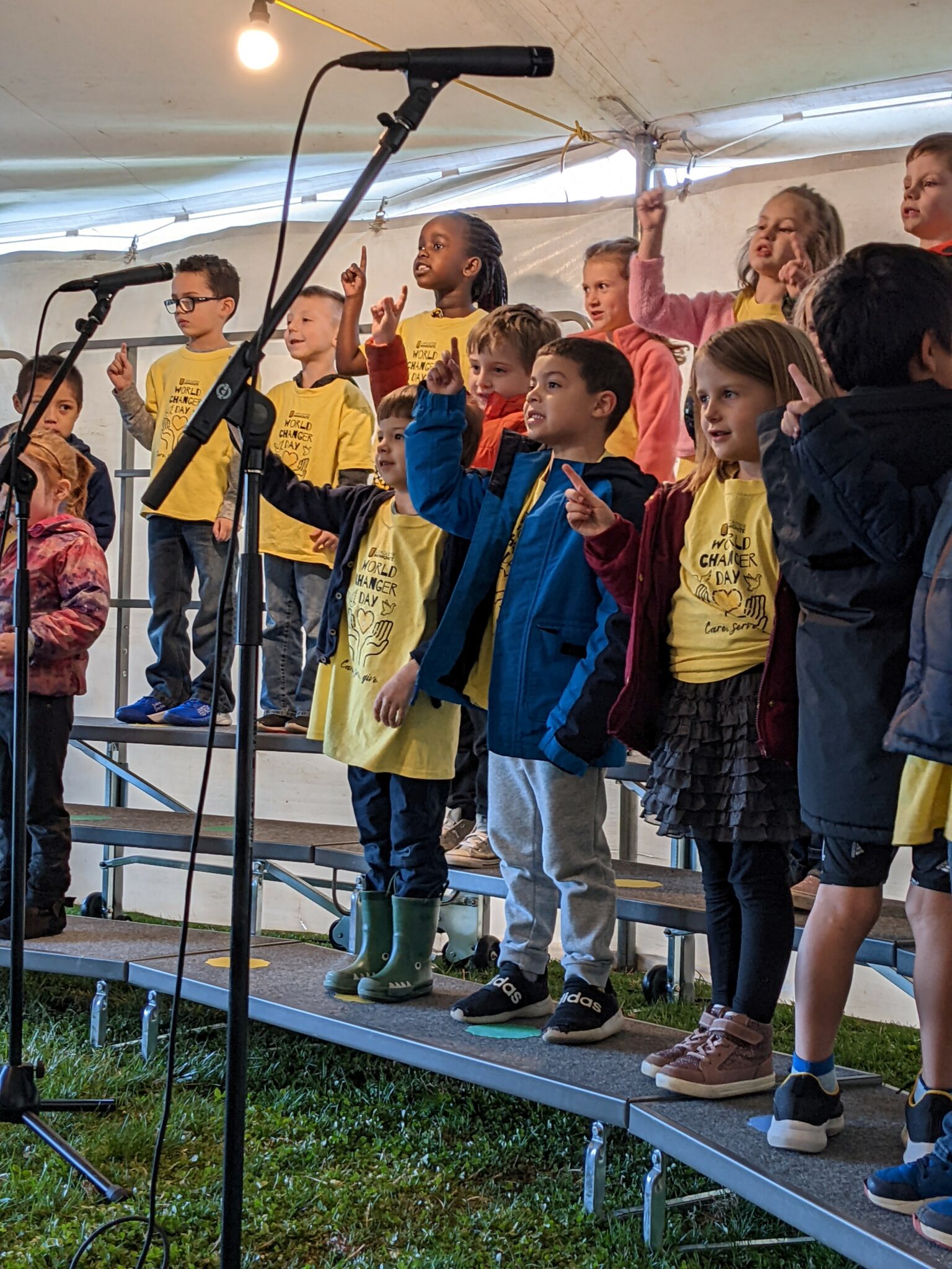 1st grade chorus on risers