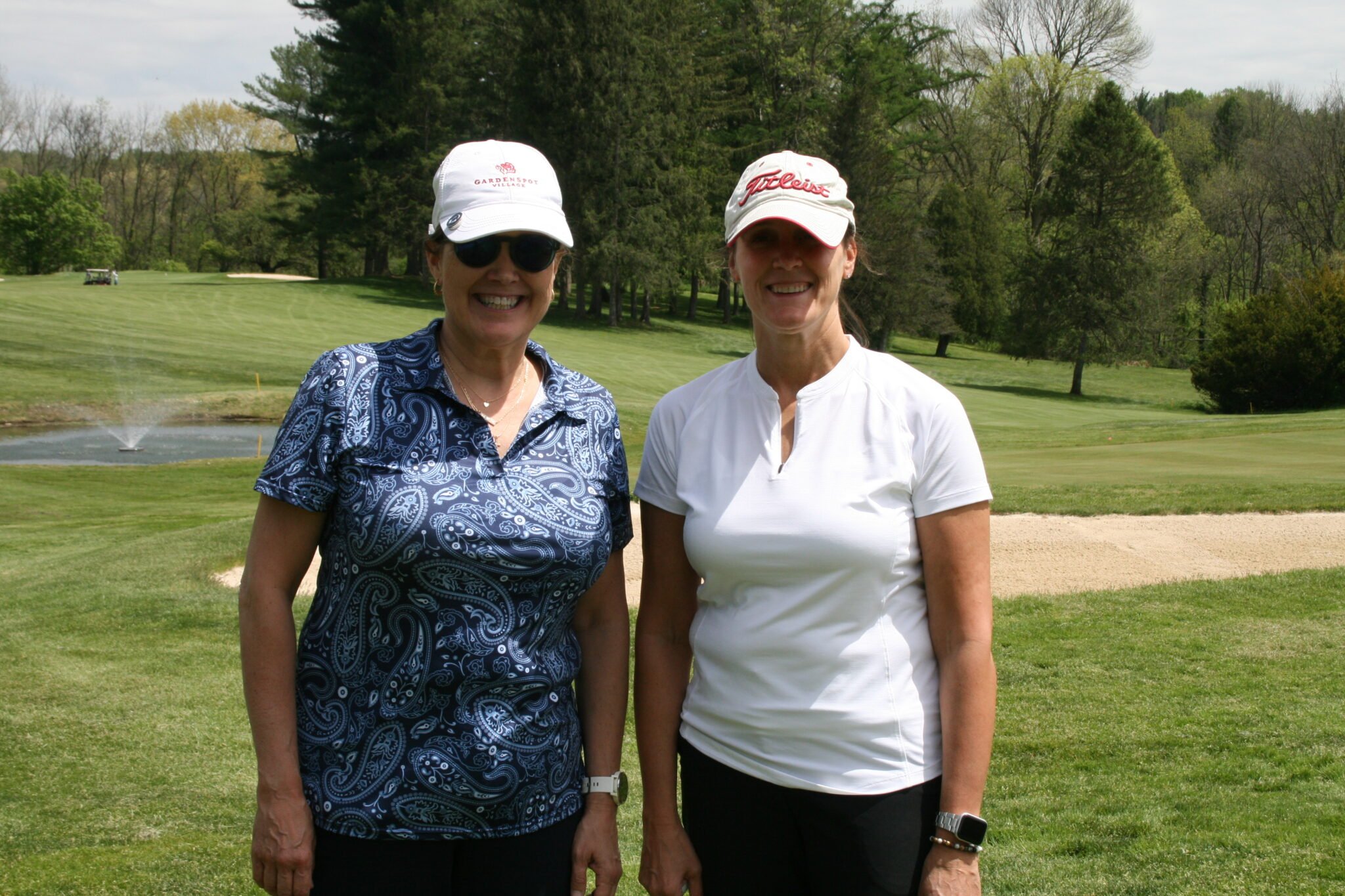 two women golfers