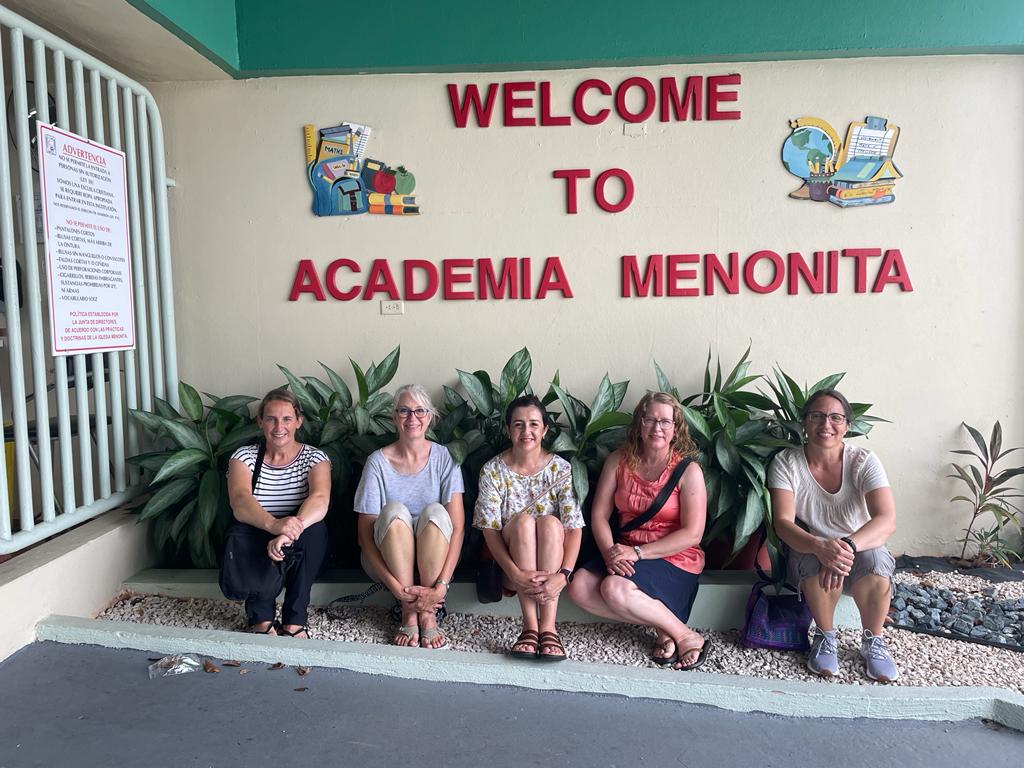 lm spanich teachers in front of academia mononita