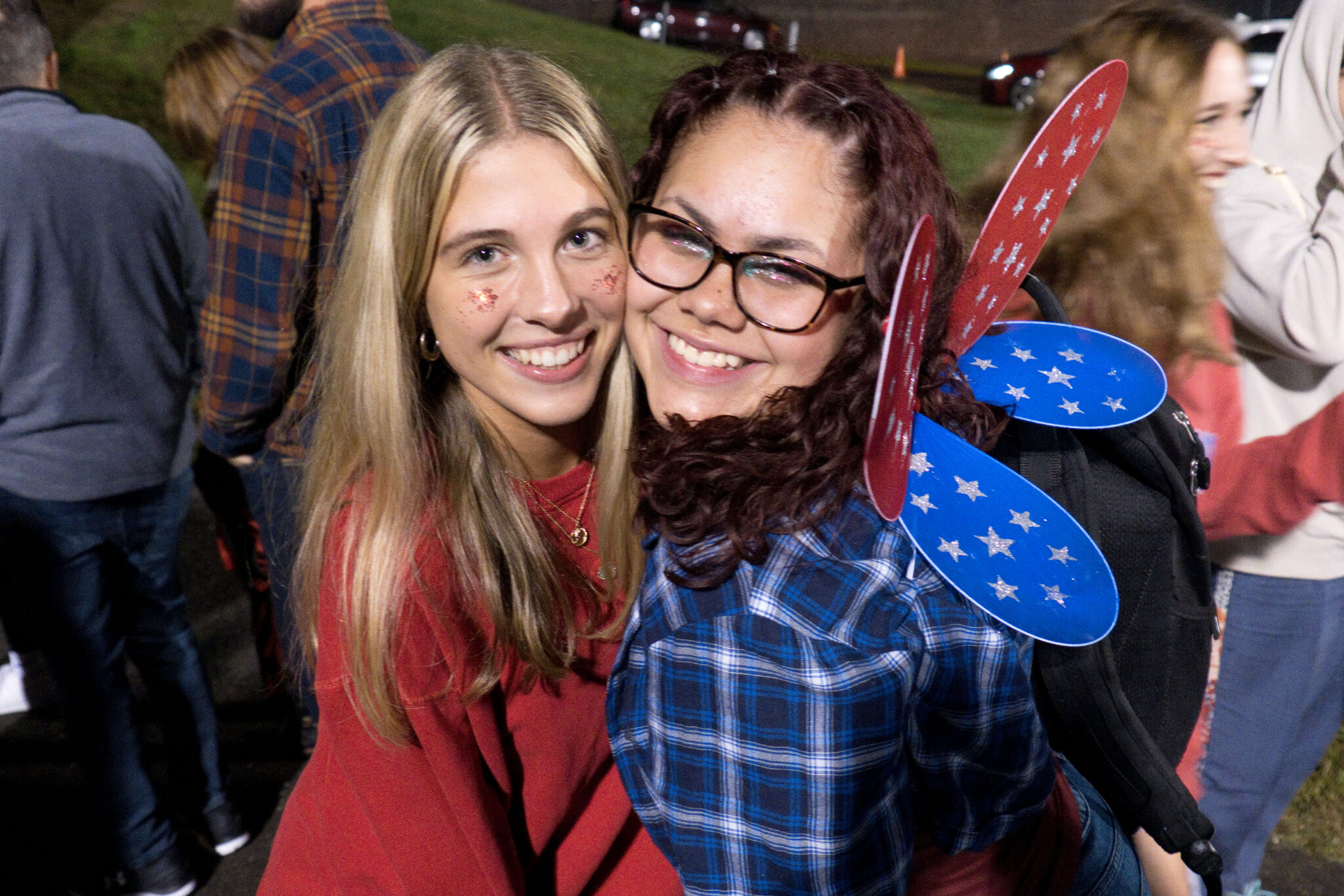 Students at Homecoming tailgate