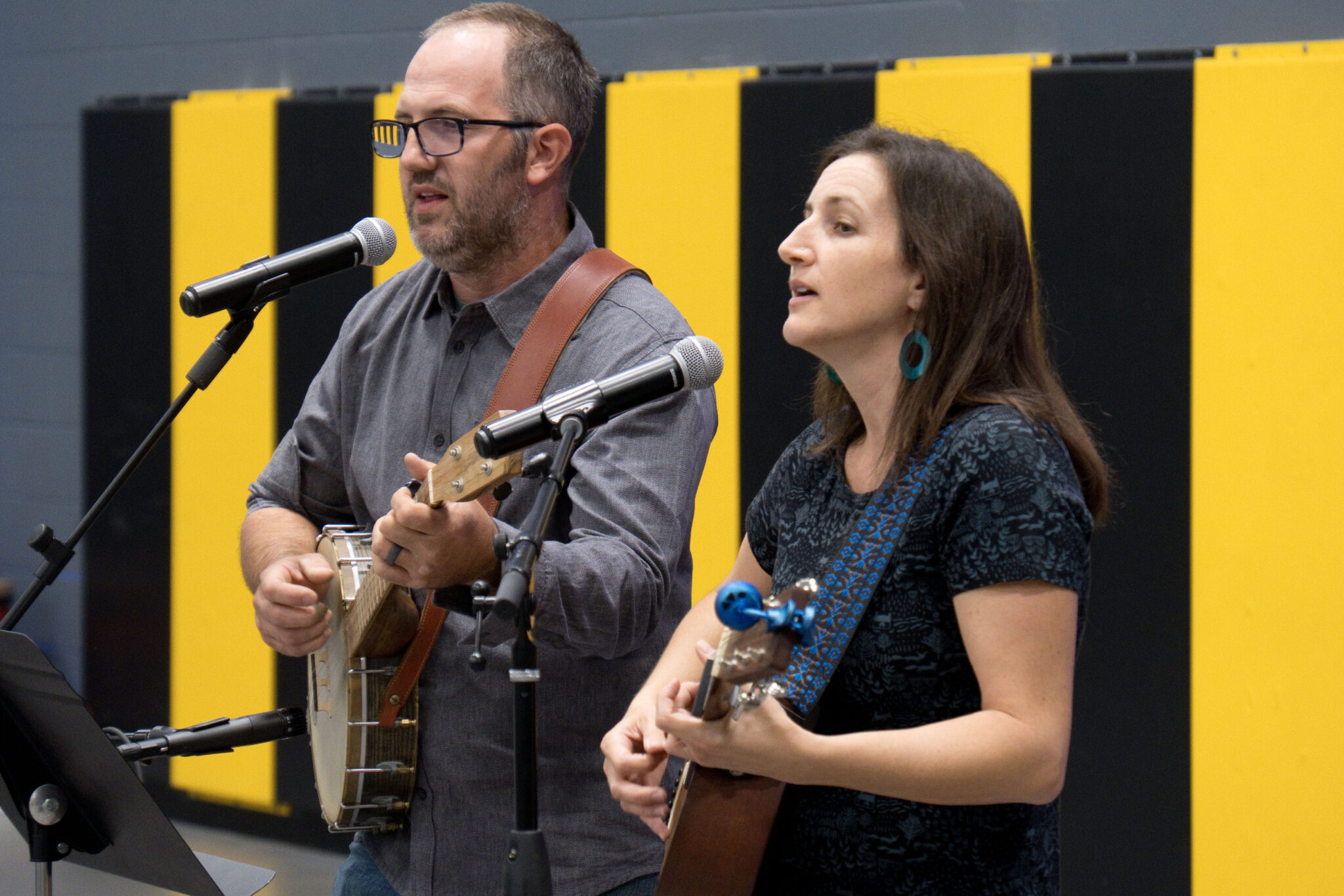 Two people singing at Alumni Music Fest