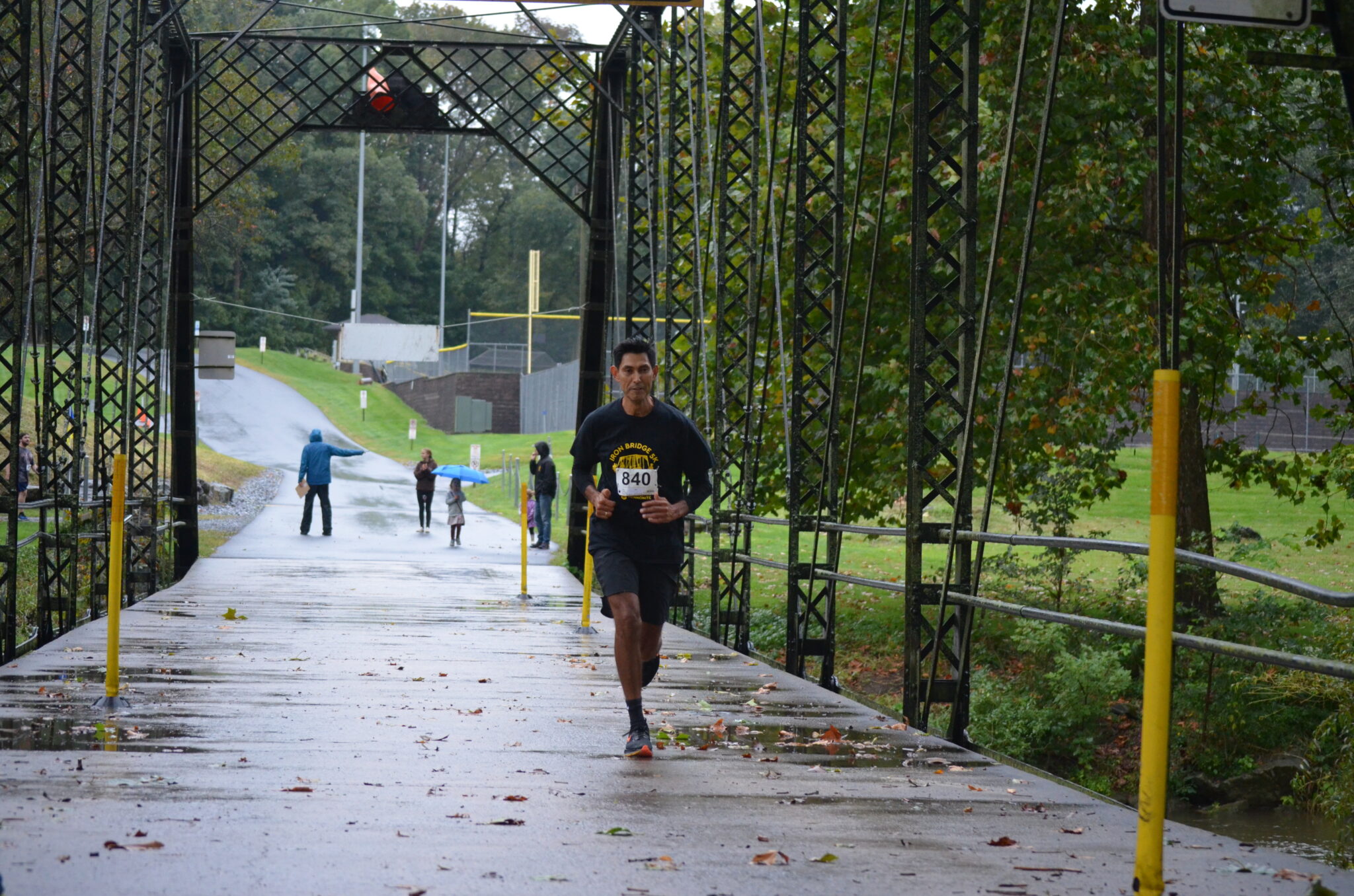 People running in the Iron Bridge Run.