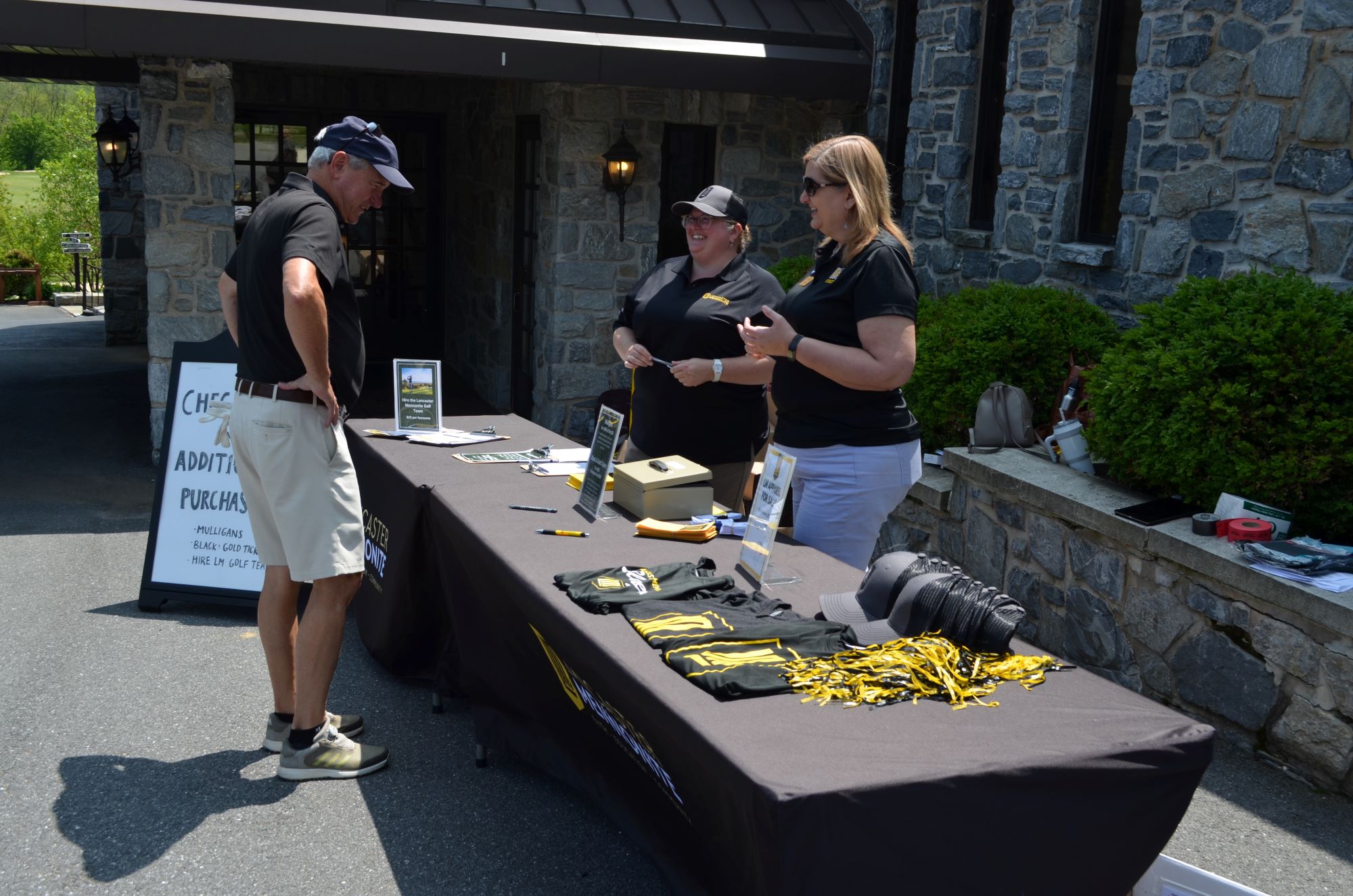 Registration table with LM employees