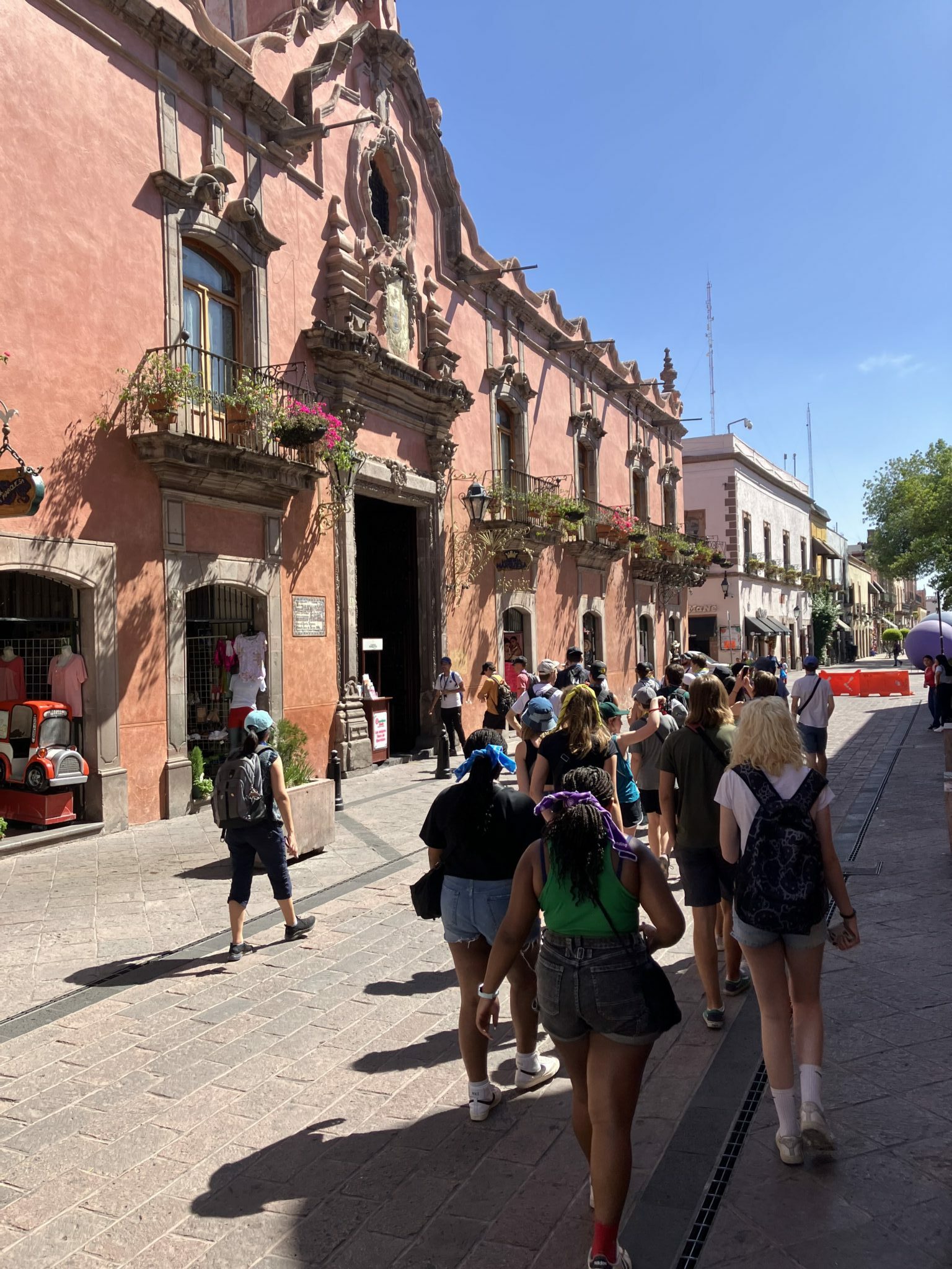 LM Students walking around in Mexico