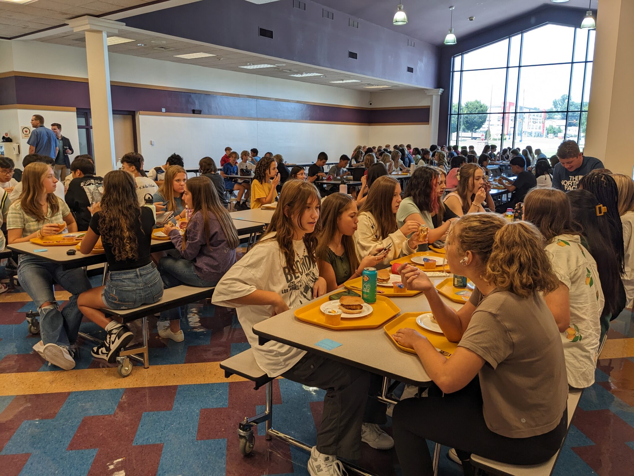 students eating lunch