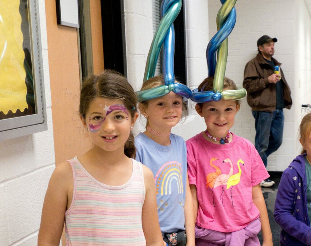 Elementary students at Homecoming