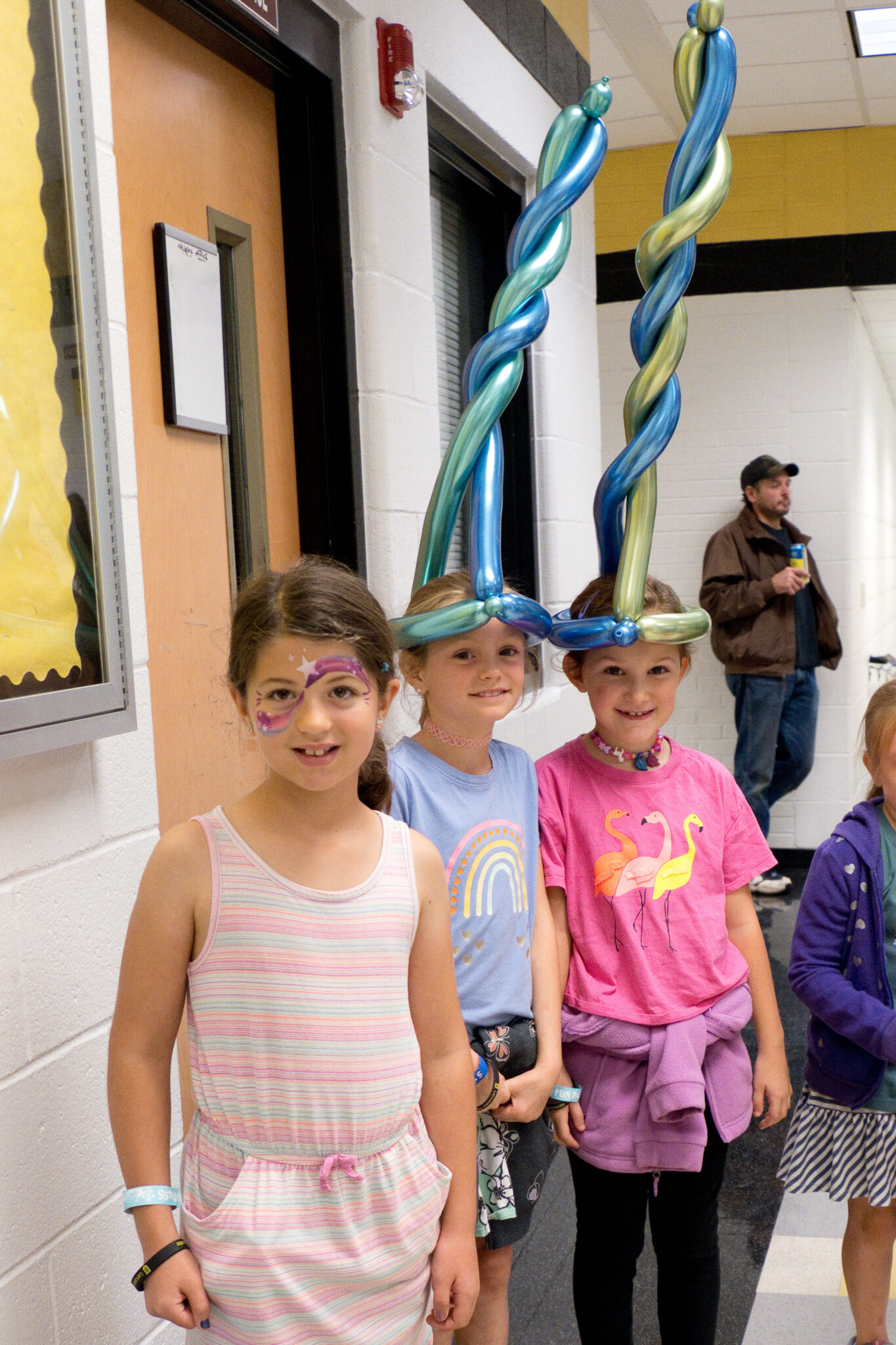 Elementary students at Homecoming