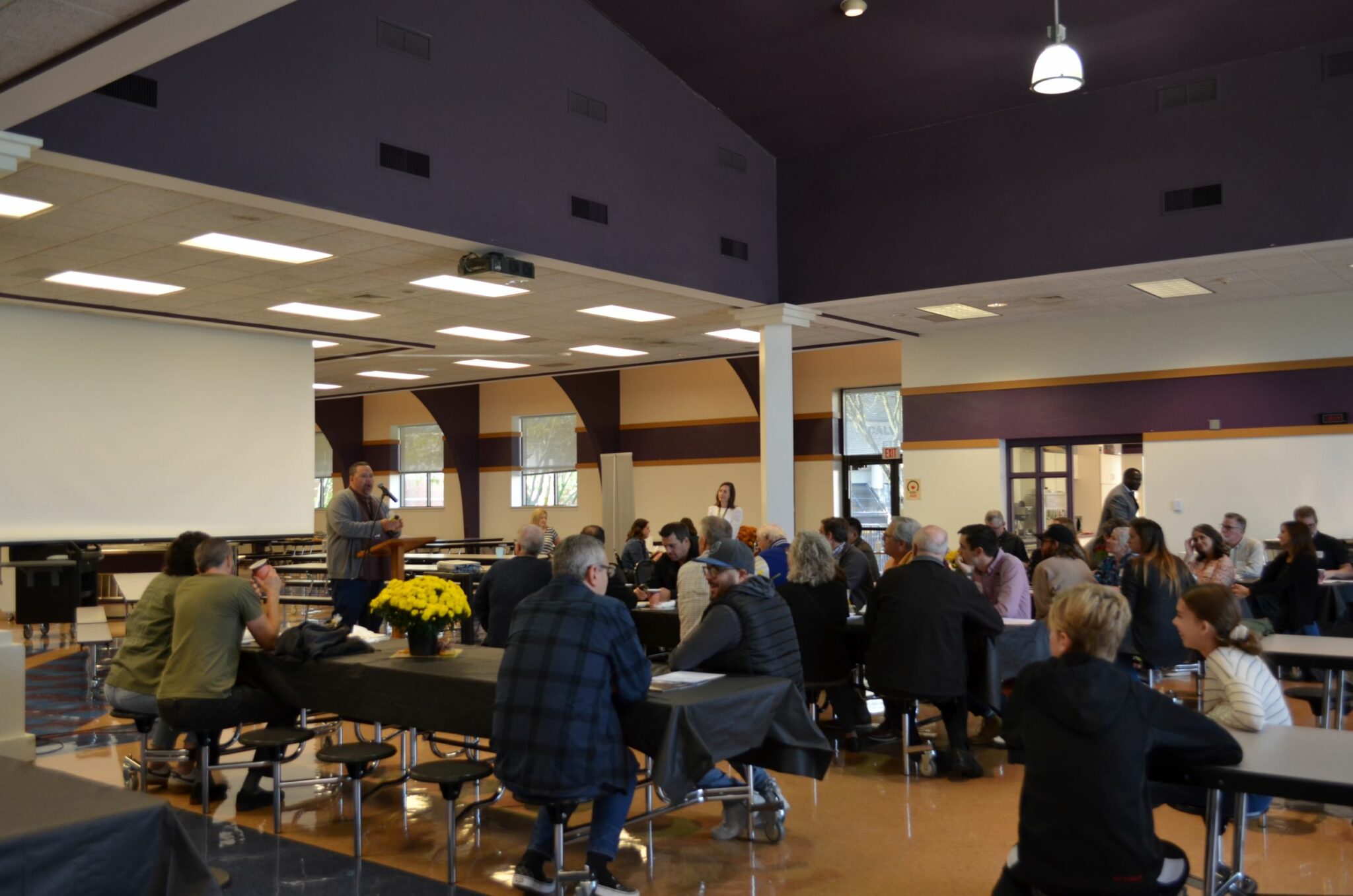 Luis speaking to Pastors