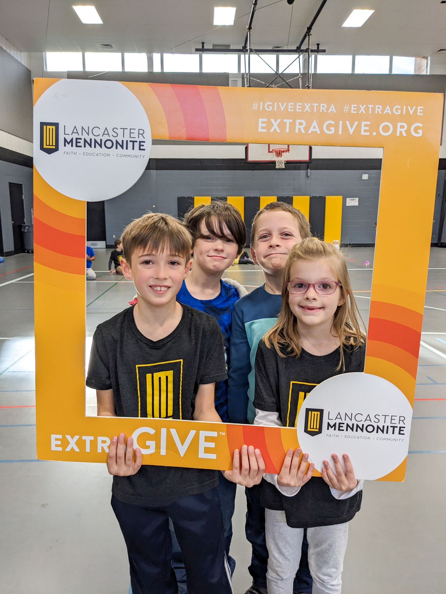 LM students in ExtraGive frame