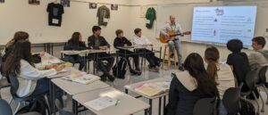 TEACHER, DERRICK CHARLES ‘01 INTEGRATES SINGING AND LEARNING SONGS TO HELP STUDENTS LEARN SPANISH AND CULTURE IN SPANISH CLASSES. THEY ARE SINGING A FAMILIAR LATIN AMERICAN CHILDREN’S SONG IN SPANISH.