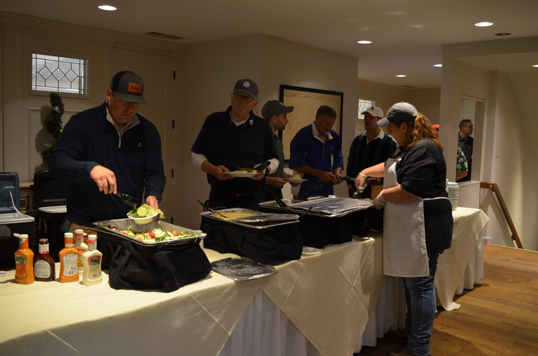 Golf attendees getting their lunch