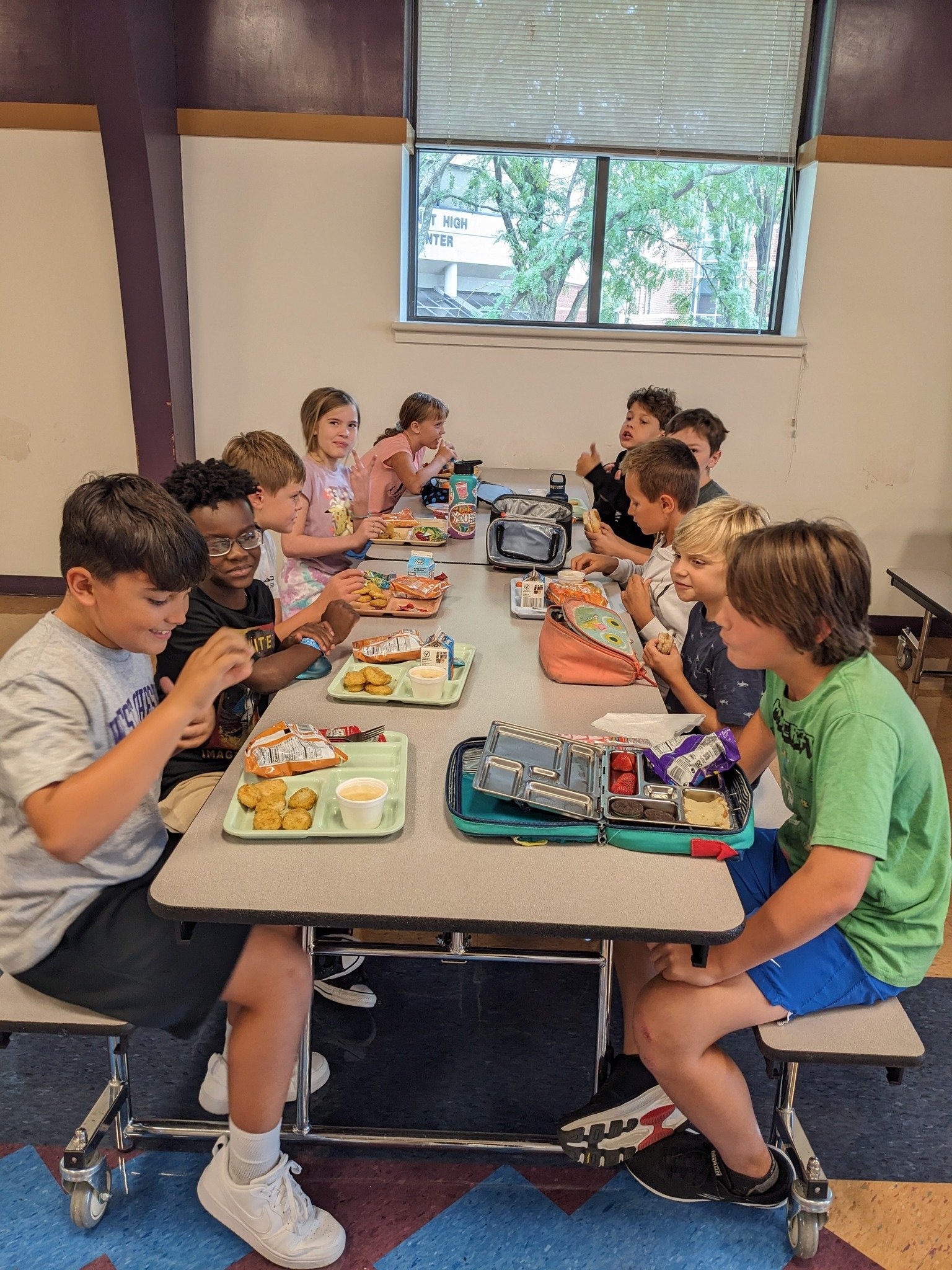 Students eating lunch